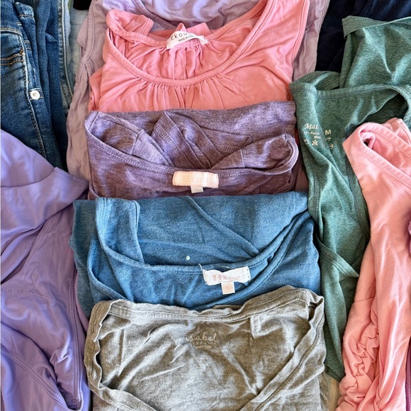 Maternity Clothing Bundle (S–M) – Leggings, Tops, Activewear, Bathrobe & More - Picture 5 of 8